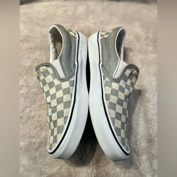 Vans slides sliver size 7 mens or 8.5 womens - Picture 2 of 6